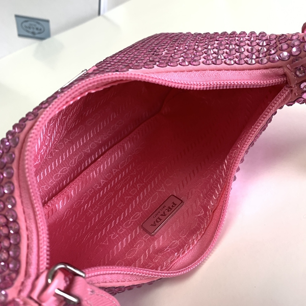 プラダバッグ着用イメージ